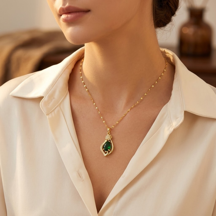 Emerald Teardrop Pendant Necklace in Gold