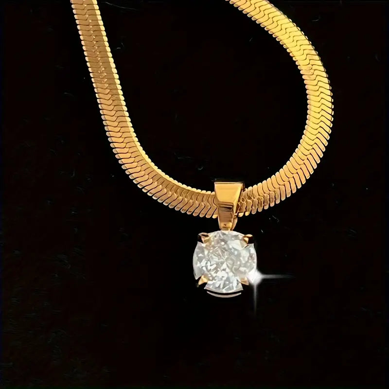Chic Rhinestone Pendant Necklace | Gold Finish