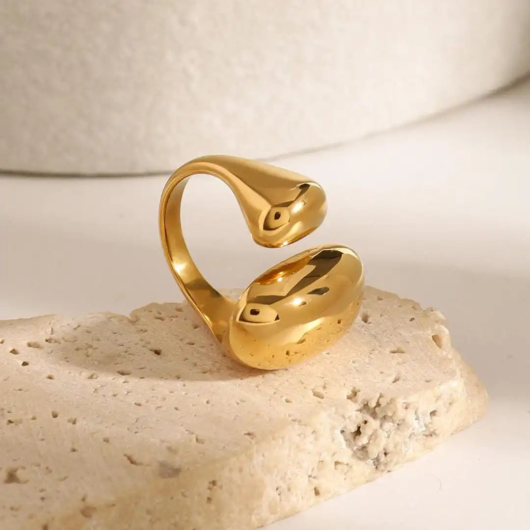 Sleek Gold Wave Ring