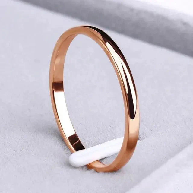 Elegant gold and silver band ring