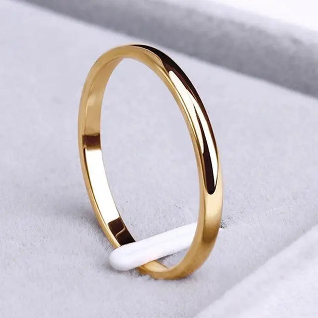 Elegant gold and silver band ring