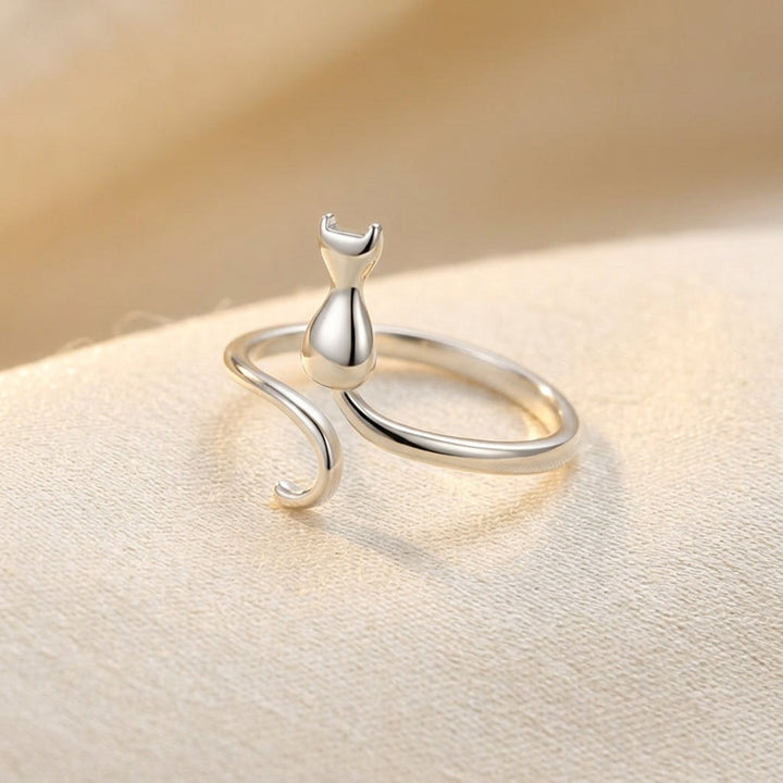 Silver Feline-Inspired Ring