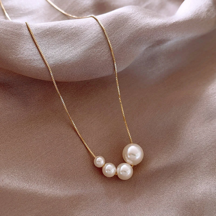 Sophisticated Pearl Pendant Necklace